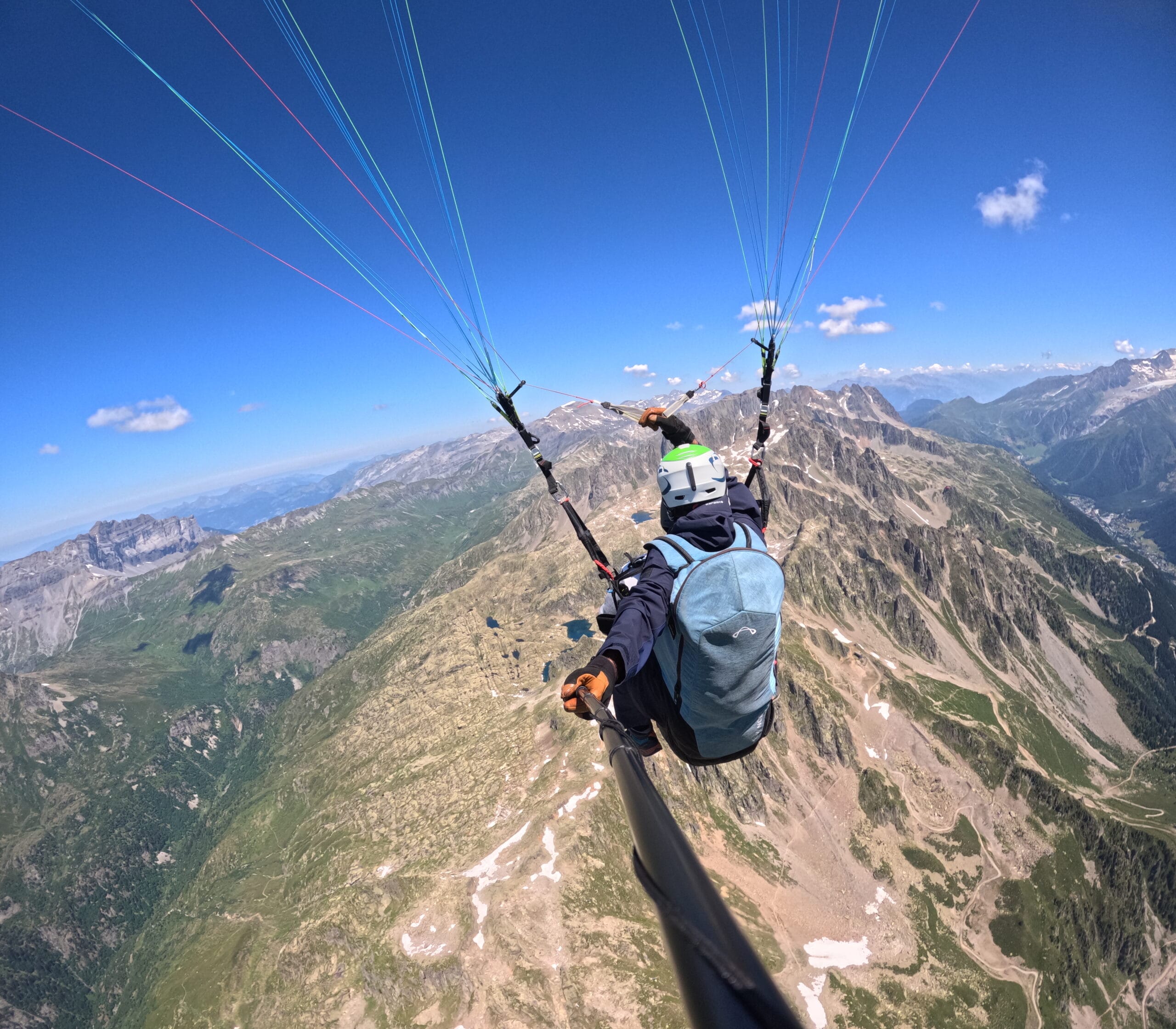 paragliding-chamonix-FLYddiction-Aiguilles-Rouges.JPG Paraglider flying over the Aiguilles Rouges in Chamonix